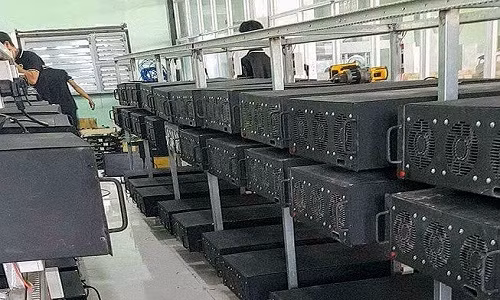 Máy đào tiền ảo được nhập về VN rất nhiều trong thời gian qua- Ảnh:QH