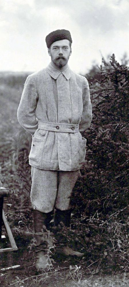 Kể từ đó, các chuyên gia đã nhiều lần kiểm tra ADN lấy mẫu từ các bộ hài cốt trên.