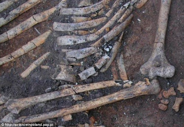 Nghi lễ chôn cất người phụ nữ này không giống với bất cứ phong tục mai táng nào từng biết đến ở châu Âu.