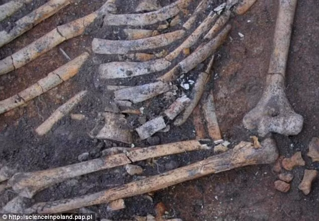 Nghi lễ chôn cất người phụ nữ này không giống với bất cứ phong tục mai táng nào từng biết đến ở châu Âu.