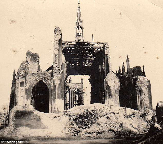 St Croix ở Normandy bị thiệt hại khá nghiêm trọng trong cuộc đổ bộ lớn nhất lịch sử.