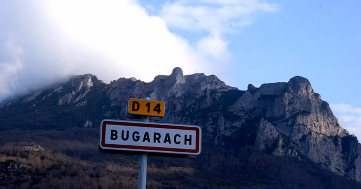 Chính vì vậy, một số người đã đổ xô đến mua đất tại Bugarach vì tin rằng sẽ có cơ hội sống sót trong ngày tận thế nếu sống tại khu vực "núi thiêng" này.