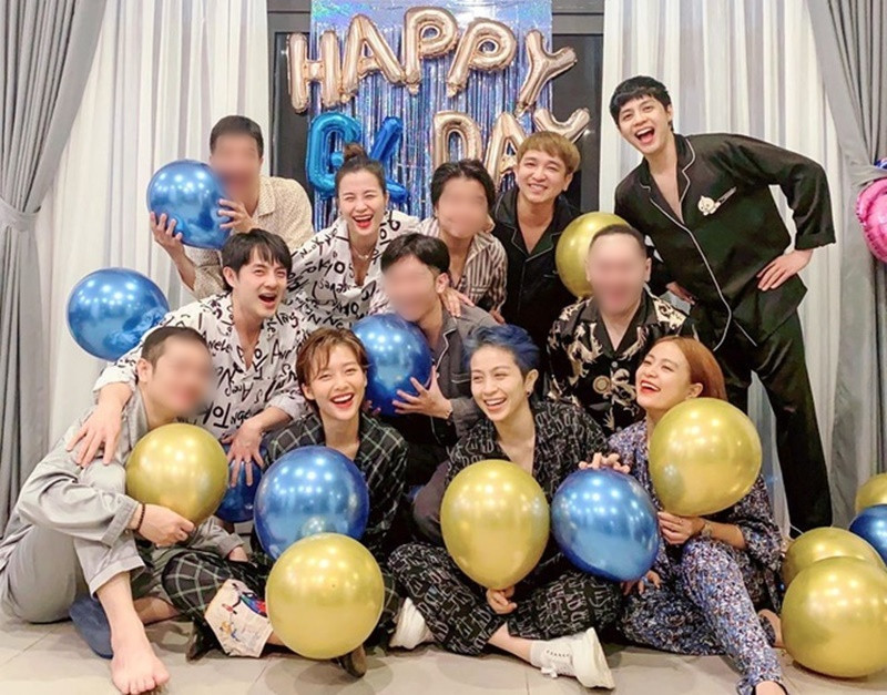  Gia đình văn hóa ban đầu chỉ gồm: Đông Nhi, Noo Phước Thịnh và Ngô Kiến Huy. Sau đó, nhóm có thêm nhiều thành viên như Mai Phương Thúy, Hoàng Thùy Linh, Gil Lê, Khả Ngân, Phạm Quỳnh Anh, Minh Hằng. Ảnh: Vietnamnet.