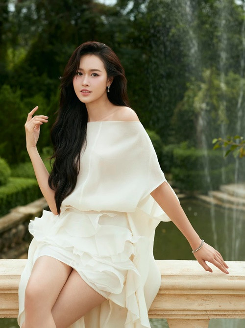 Anh Phạm sở hữu khuôn mặt ưa nhìn, vóc dáng thon gọn. Ảnh: FB Anh Phạm.