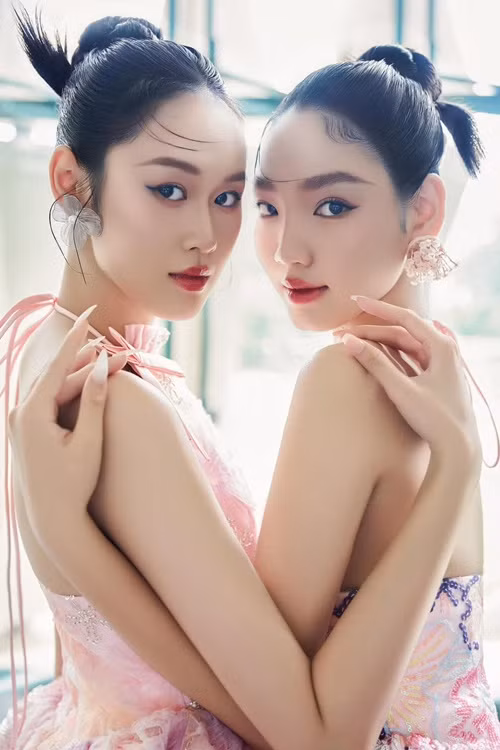 Hai mỹ nhân phim Thám tử Kiên: Kỳ án không đầu nhiều lần đọ sắc. Ảnh: FB Đoàn Minh Anh.