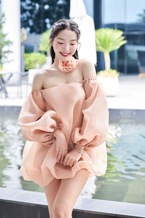 Đoàn Minh Anh gợi cảm, trẻ trung ở tuổi 17. Ảnh: FB Đoàn Minh Anh.