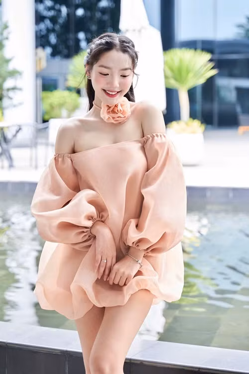 Đoàn Minh Anh gợi cảm, trẻ trung ở tuổi 17. Ảnh: FB Đoàn Minh Anh.