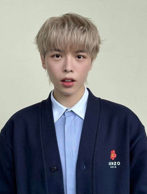 Không ít lần Đức Phúc làm từ thiện. Tháng 9/2024, nam ca sĩ gửi 100 triệu đồng đến tài khoản của MTTQ Việt Nam để hỗ trợ người dân chịu nhiều thiệt hại do bão Yagi. Ảnh: FB Đức Phúc.