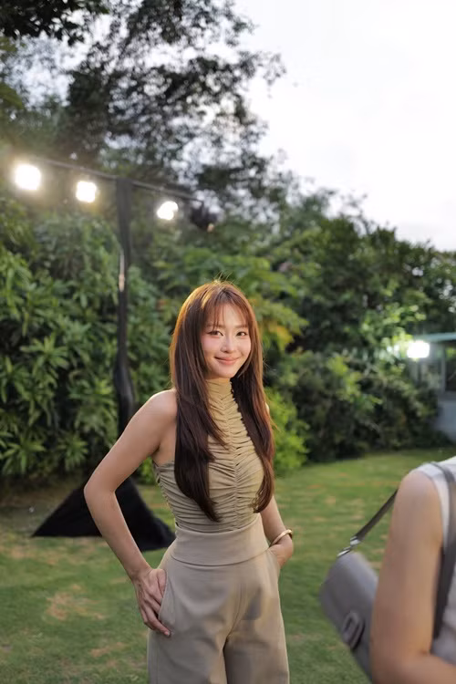 Nhiều khán giả nhận xét Khả Ngân tăng cân, gợi cảm bội phần. Ảnh: FB Khả Ngân.