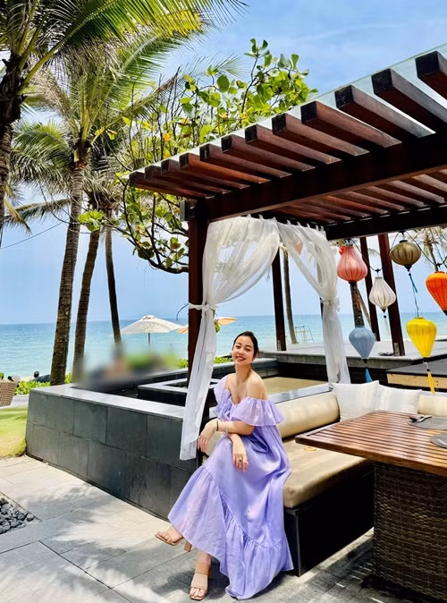 Nhiều người nhận xét nhan sắc của Jennifer Phạm không thua kém các cô gái đôi mươi xinh đẹp.