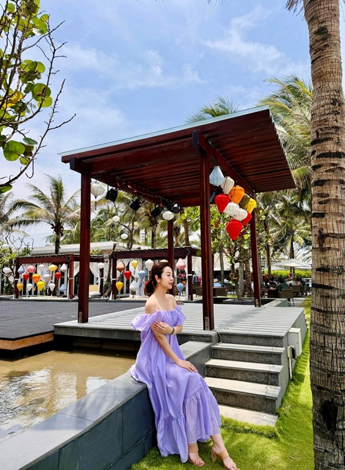 Jennifer Phạm có 4 con nhưng thân hình vẫn nuột nà.