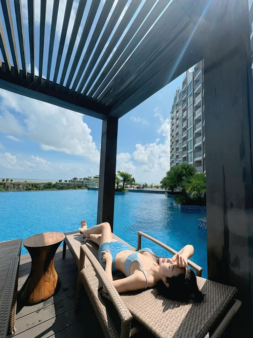 Nữ MC 40 tuổi đắt show dẫn chương trình, làm người mẫu quảng cáo, tham gia sự kiện, trình diễn thời trang, kinh doanh.