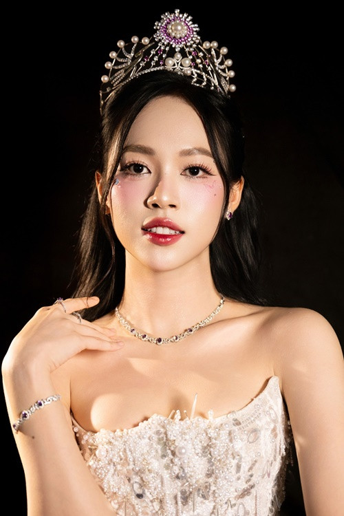 Chia sẻ trên Tiên Phòng, Á hậu Trịnh Thùy Linh cho biết cô không có kế hoạch thi quốc. Thùy Linh hy vọng người kế nhiệm ngôi vị Á hậu 1 của mình tại Hoa hậu Việt Nam 2024 có cơ hội đại diện Việt Nam trên các đấu trường sắc đẹp quốc tế. Ảnh: FB Thùy Linh.