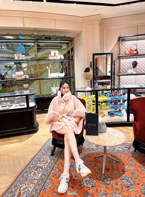 Nữ diễn viên phim Hoa hồng thép thường tự thưởng cho bản thân những chiếc túi hiệu.