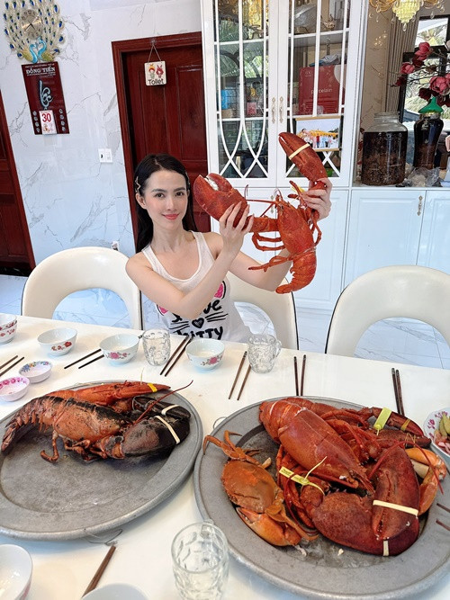 Phan Thị Mơ về biệt thự 10 tỷ đón kỳ nghỉ cùng bố mẹ.