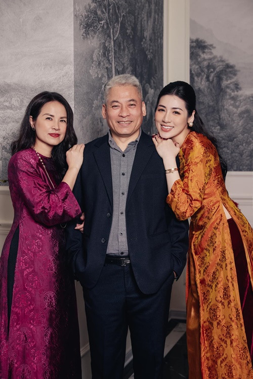Bố đẻ của Á hậu Tú Anh có ngoại hình phong độ.
