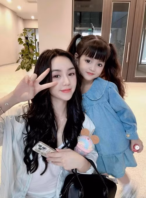 Bé Cherry An Nhiên và Quỳnh Kool có mối quan hệ rất thân thiết. Ảnh: FB Cherry An Nhiên.