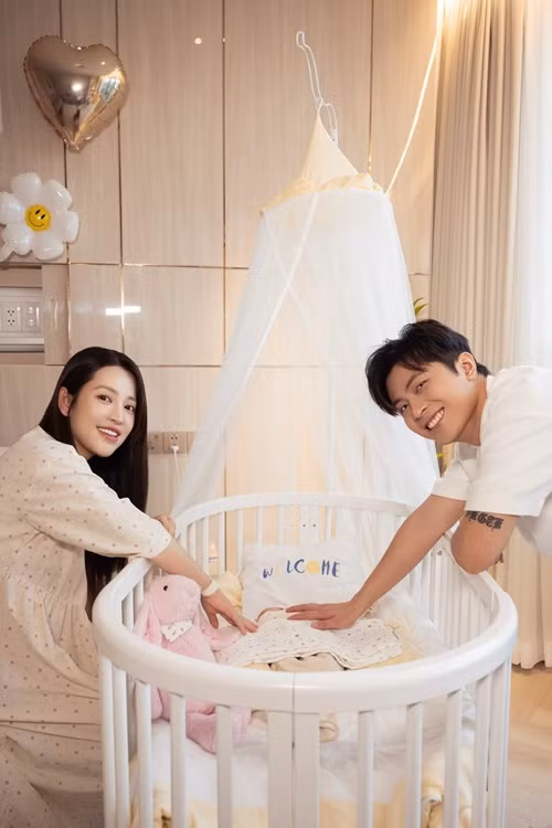 Gin Tuấn Kiệt và Puka vẫn chưa chia sẻ hình ảnh cận mặt thiên thần nhỏ của mình.