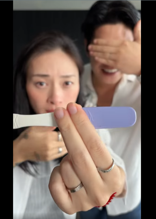  Ngô Thanh Vân vừa chia sẻ clip thông báo mang bầu con đầu lòng. Cô cho biết, 3 năm qua, cô và Huy Trần hạn chế xuất hiện trước công chúng để tập trung cho gia đình.