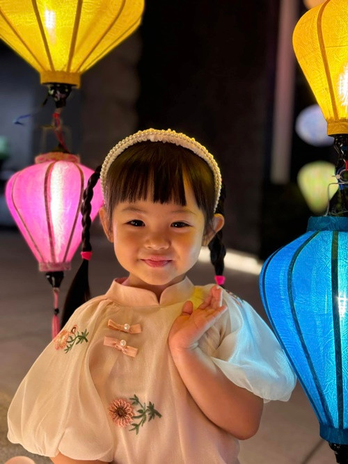 Ái nữ nhà Cường Đô la càng lớn càng đáng yêu, có nhiều biểu cảm hài hước.