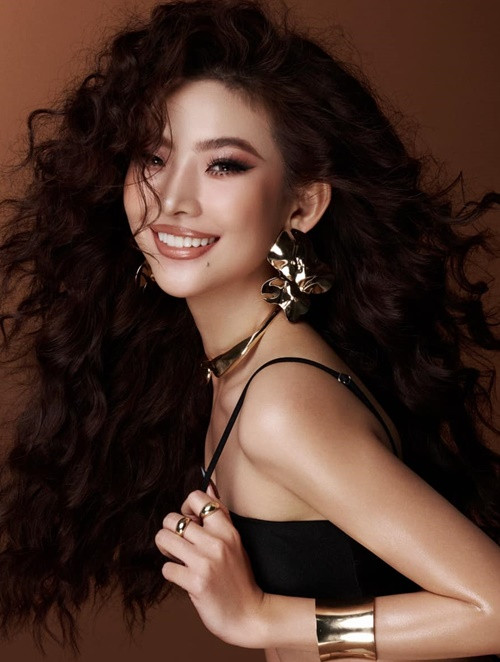 Chân dài 9x chia sẻ, cô muốn thử sức diễn xuất. Ảnh: FB Đinh Thị Triều Tiên.