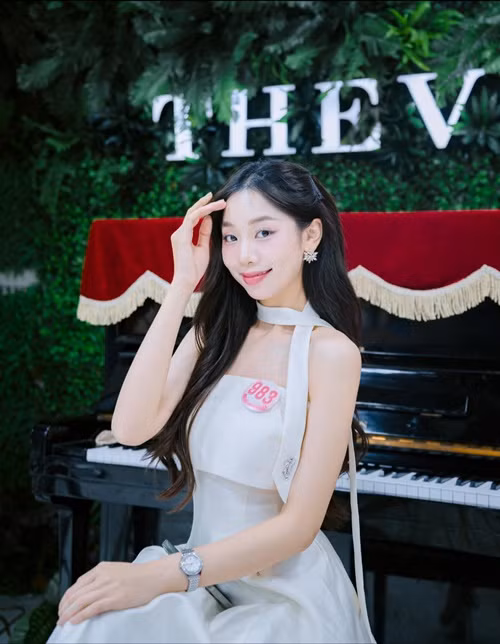 Thùy Dương chia sẻ khi thi hoa hậu: "Dương tin rằng, không có ước mơ nào là quá xa vời nếu ta đủ kiên trì và quyết tâm. Mỗi ngày trôi qua đều là một cơ hội để hoàn thiện bản thân, để trở thành phiên bản tốt hơn của chính mình. Và lần này, Dương mong rằng sẽ nhận được sự đồng hành, ủng hộ từ tất cả mọi người để tiếp tục viết tiếp giấc mơ còn đang dang dở".