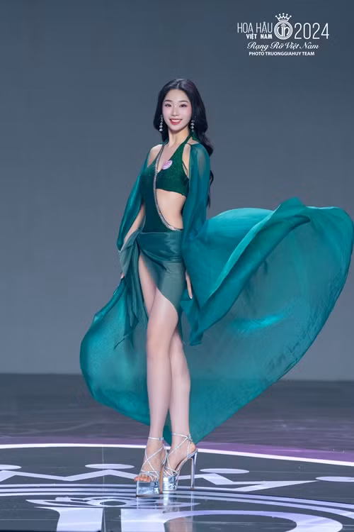 Phạm Thùy Dương góp mặt trong 25 thí sinh vào chung kết Hoa hậu Việt Nam 2024. Trước đó, cô là một trong 44 thí sinh vào chung khảo cuộc thi.