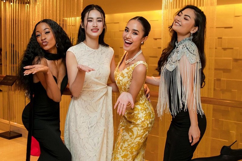 Fanpage của cuộc thi đăng tải hình ảnh Ý Nhi cùng một số thí sinh. Ảnh: Fanpage Miss World.