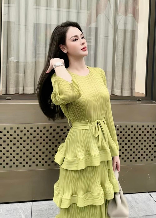 Lương Thu Trang nhận ra dù ở bất kỳ hoàn cảnh nào hay ở bên ai, bản thân phải tự kiếm được tiền lo cho mình. "Người đàn ông có tiền, lo được cho mình là điều tốt, đặc biệt là với những người là mẹ đơn thân như tôi. Nhưng mình chủ động được mới là điều tốt vì không có gì là mãi mãi", Tiền Phong dẫn lời Lương Thu Trang. Ảnh: FB Lương Thu Trang.