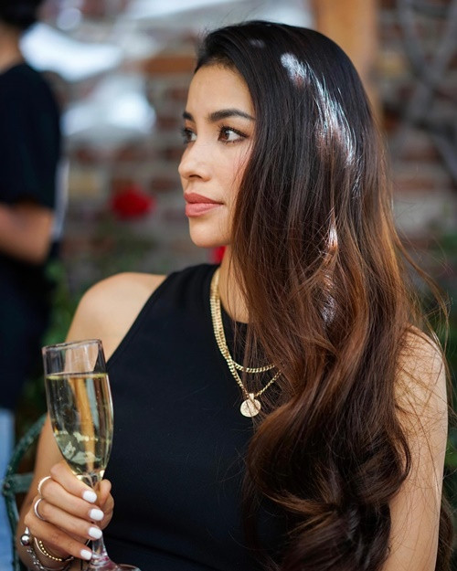 Phạm Hương không còn màng đến ánh hào quang của showbiz. Trước đây, chân dài sinh năm 1991 đắt show sự kiện, gameshow.