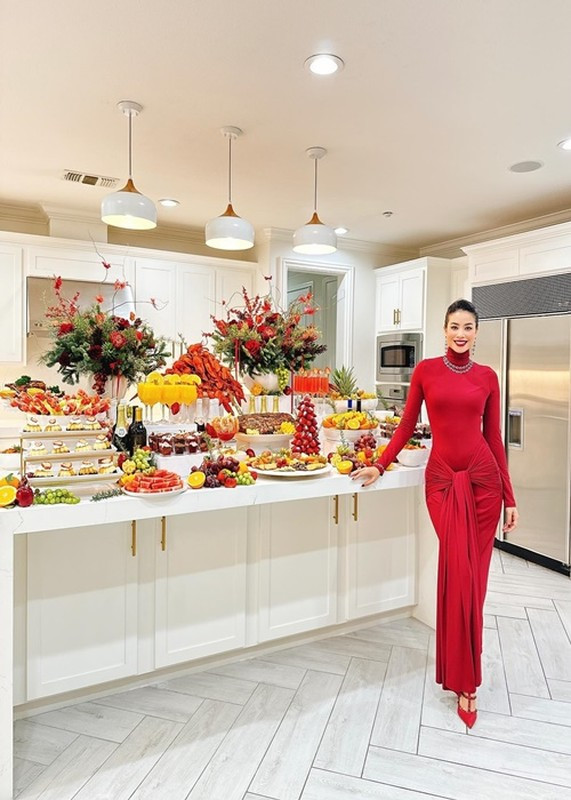 Gia đình nàng hậu đang sống trong biệt thự vườn rộng hơn 1.000 m2 ở Mỹ.