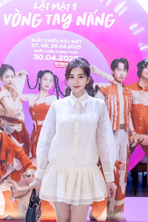 Nữ diễn viên và người cũ chia tay sau 1 năm làm đám cưới. “Tôi im lặng thời gian qua vì muốn nhìn nhận mọi chuyện. Chúng tôi chưa đăng ký kết hôn nên chia tay trong nhẹ nhàng”, Phương Lan từng chia sẻ trên Tiền Phong.