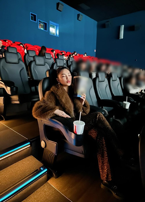 Quỳnh Thư liên tục cập nhật cuộc sống bên bạn đời và con trai.