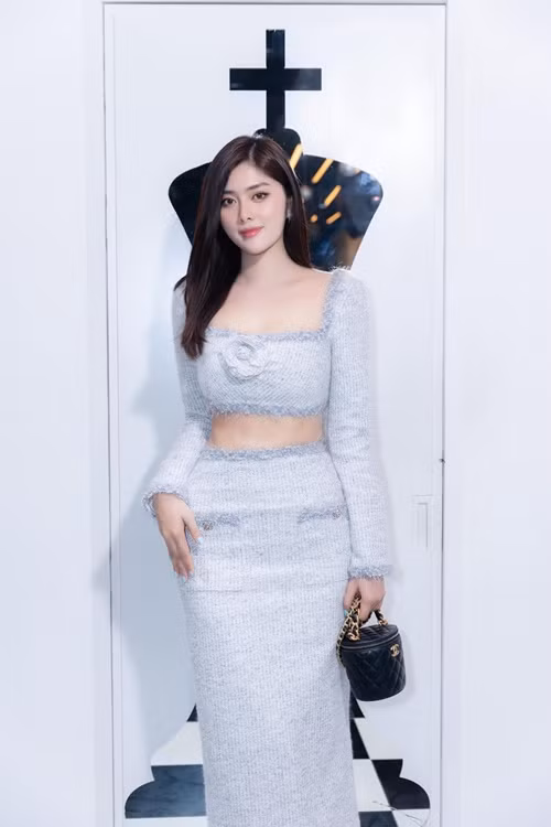 Cô từng đăng quang Miss Asia - Hoa hậu châu Á tại Australia năm 2016.