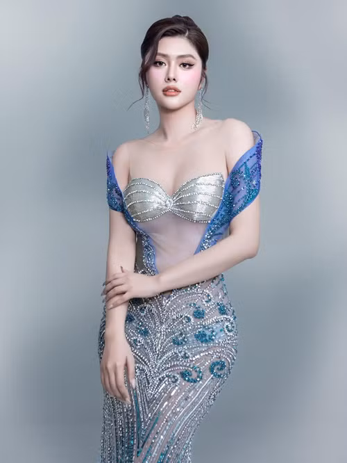 Người đẹp có chiều cao "khủng" chia sẻ: "Miss Cosmo Vietnam 2025 không chỉ là một cuộc thi mà là hành trình khẳng định chính mình, để trưởng thành, để học hỏi và để lan tỏa những điều tốt đẹp. Cuộc hành trình phía trước vẫn còn dài, nhưng Tiên tin rằng với trái tim đầy chân thành và sự chuẩn bị nghiêm túc, mình có thể chạm đến những điều xứng đáng".