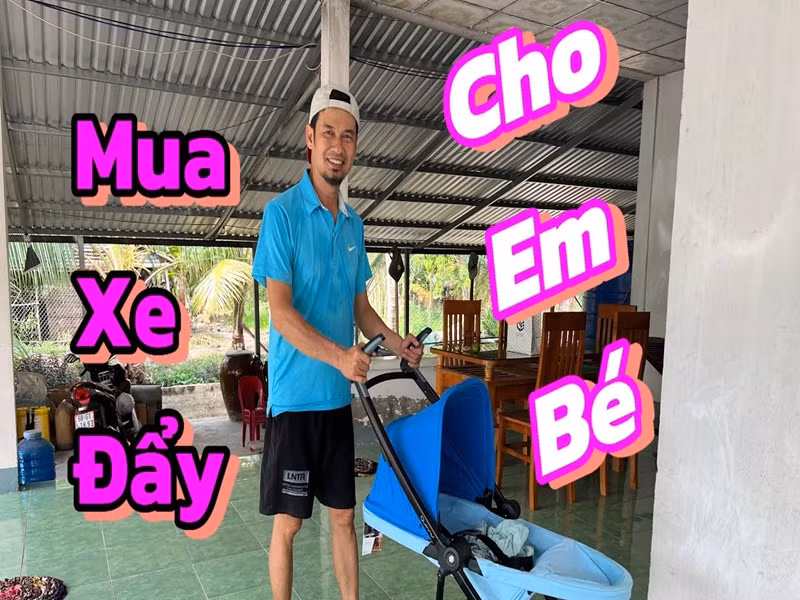 Nam diễn viên mạnh tay mua sắm đồ cho con như cũi, xe đẩy từ nước ngoài. Ảnh: Youtube Tiết Cương.