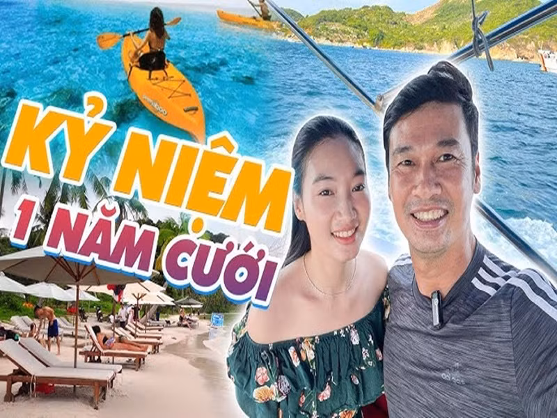 Vợ chồng Tiết Cương du lịch biển kỷ niệm 1 năm ngày cưới. Ảnh: Youtube Tiết Cương.