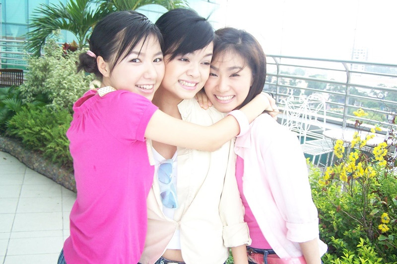 Hình ảnh Ngô Quỳnh Anh trẻ trung, dễ thương bên hai thành viên nhóm H.A.T gồm Phạm Quỳnh Anh và Lương Bích Hữu (ngoài cùng bên phải).