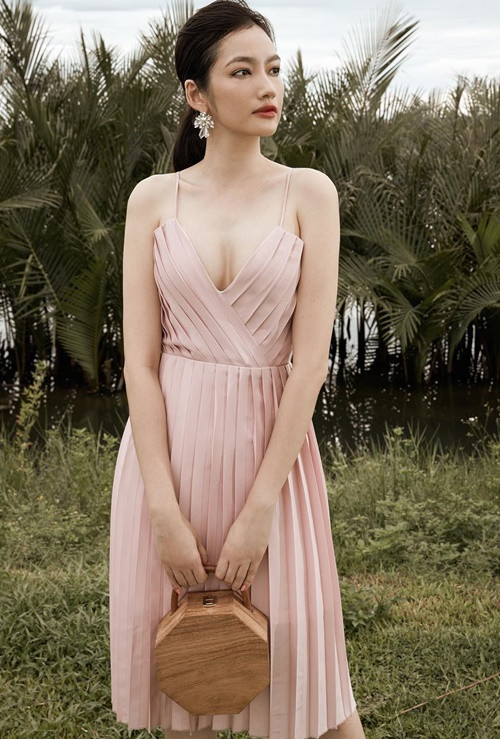 Thời điểm thi Hoa hậu Quốc tế 2011, Trương Tri Trúc Diễm có chiều cao 1m72, số đo ba vòng 83-60-90cm.