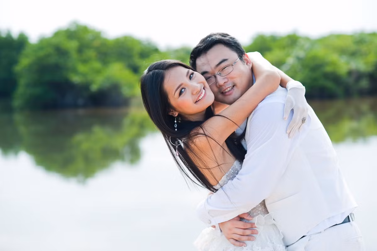 Chồng người Trung Quốc của Hương Giang hết mực yêu thương, chiều chuộng vợ con. Ảnh: FB Hương Giang.