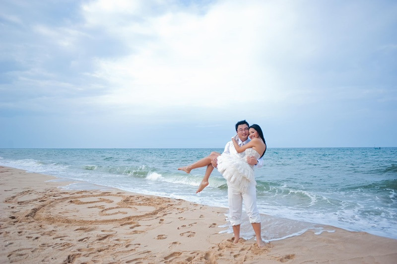 Tháng 3/2013, Hương Giang hạ sinh cô con gái đầu lòng. 3 năm sau, cô sinh con gái thứ hai. Ảnh: FB Hương Giang.