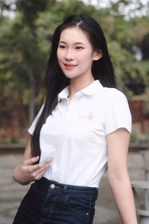 Thí sinh 20 tuổi sở hữu gương mặt khả ái. Ở một số góc ảnh, Hiền Nhi được nhận xét hao hao Hoa hậu Việt Nam 2012 Đặng Thu Thảo. Ảnh: Tiền Phong.