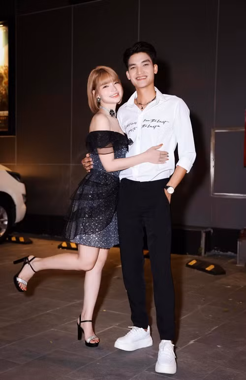 Mạc Văn Khoa gắn bó với Thảo Vy trong 10 năm qua. Cả hai có một cô con gái chung. Ảnh: FB Mạc Văn Khoa.