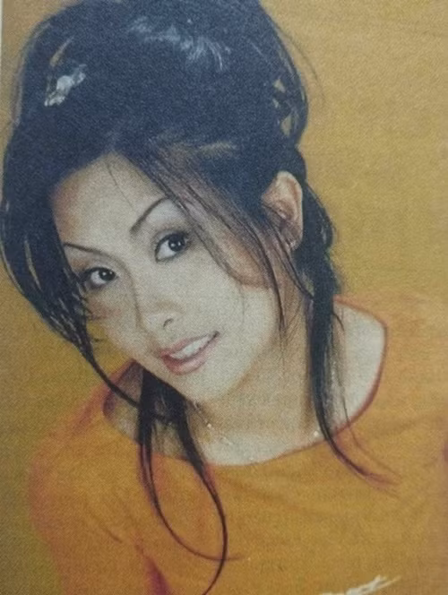 Sau một lần đò, Kiều Oanh tái hôn cùng danh hài Lê Huỳnh năm 2007 rồi có con chung. Năm 2013, Kiều Oanh và Lê Huỳnh chia tay. Ảnh: FB Kiều Oanh.