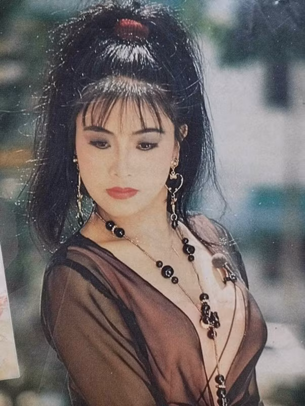  Diễn viên Kiều Oanh học chính quy cải lương nhưng lại nổi tiếng ở mảng hài. Cô là bạn diễn ăn ý của hai nghệ sĩ hài Tấn Beo và Bảo Chung vào những năm 2000. Ảnh: FB Kiều Oanh.