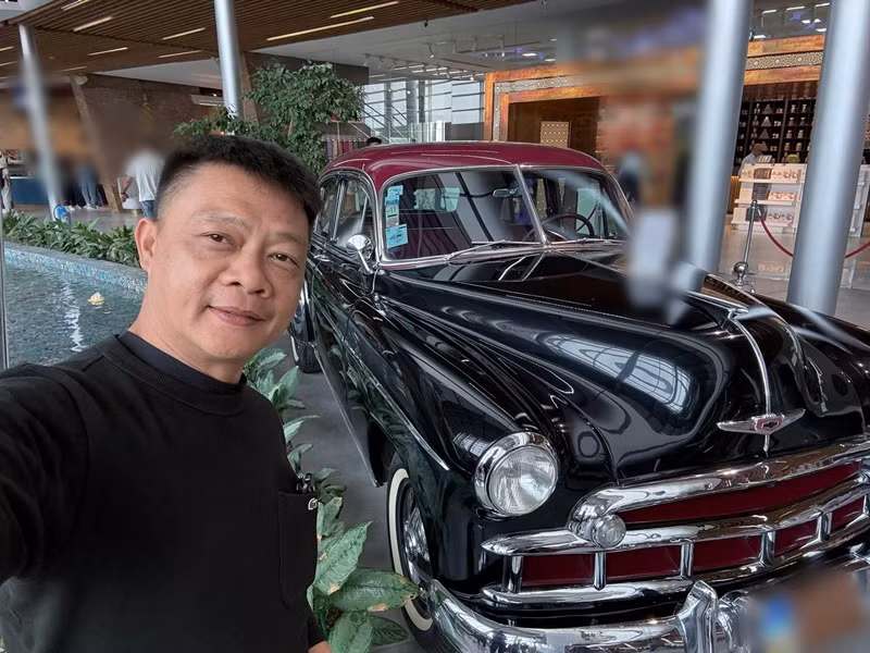 BTV Quang Minh cũng giữ im lặng trước thông tin bị xử phạt. Mới nhất, anh đăng tải loạt ảnh du lịch nước ngoài. Ảnh: FB Quang Minh.