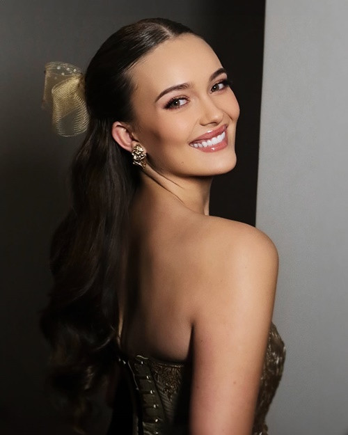 Zoalize sở hữu gương mặt sắc sảo, vóc dáng gợi cảm. Ảnh: Instagram Zoalize.