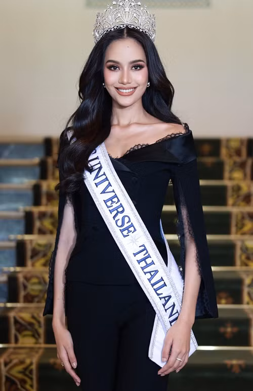 Opal nói tiếng Anh, tiếng Trung trôi chảy. Hiện tại, cô học ngành Quan hệ Quốc tế tại Đại học Thammasat. Ảnh: FB Opal.