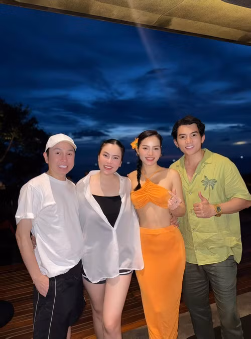 Phương Lê và Vũ Luân dính như hình với bóng.