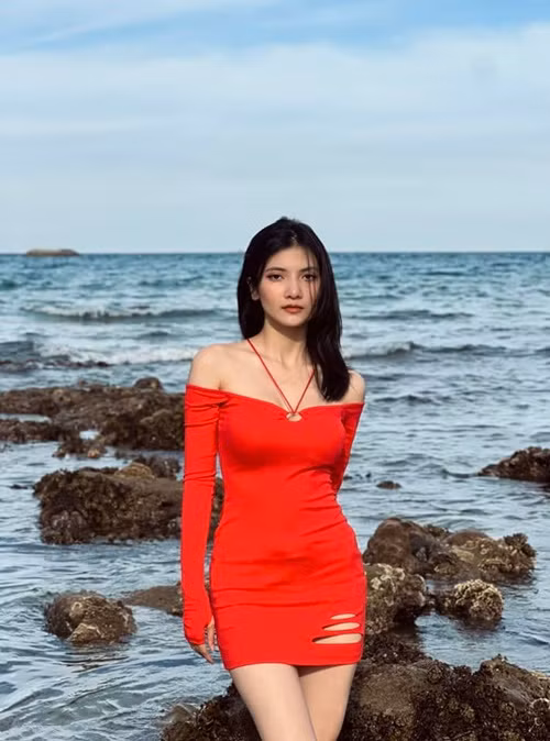 Sau khi nhận hợp đồng vai diễn, Nhật Ý tập thể lực, tập võ, học quân sự.